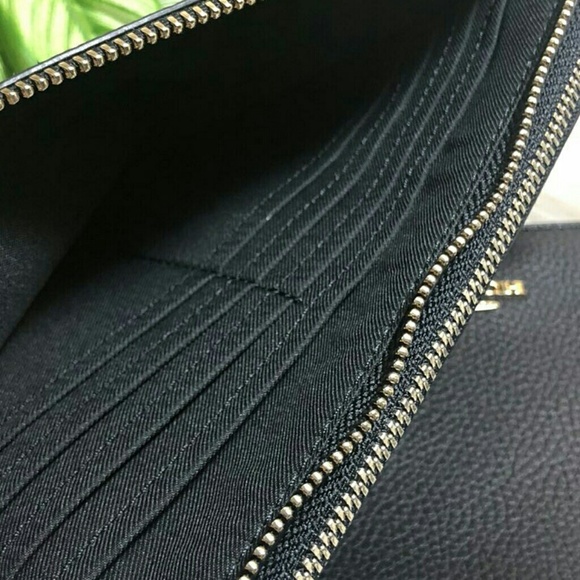 🍒COACH LARGE DOUBLE ZIP WRISTLET🍒 - Picture 3 of 8